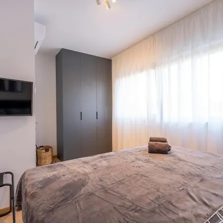 Tissa 아파트 풀라