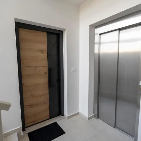 Tissa Apartment *